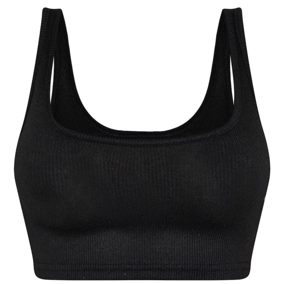 PrettyLittleThing Black Ribbed Crop Top - Picture 2 of 5